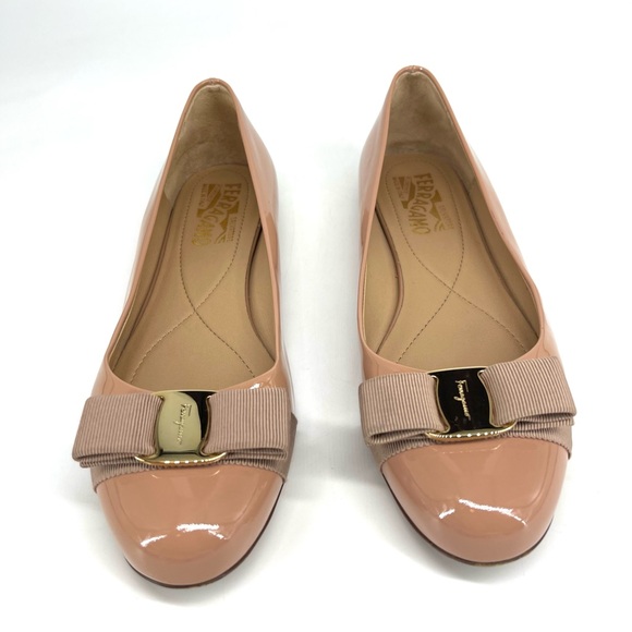 Salvatore Ferragamo Varina Patent Leather Flats 8 Nude Beige Gold Bow Preppy - Picture 15 of 16
